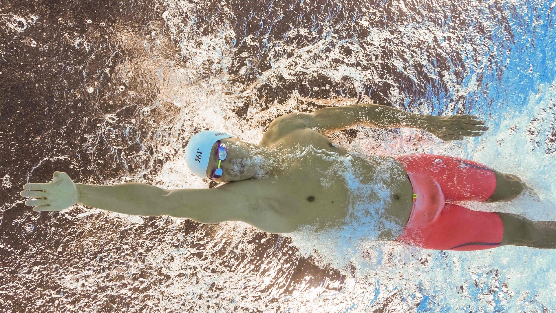 墨西哥队前锋苏亚雷斯在巴黎奥运会上表现出色，西班牙球员苏亚雷斯